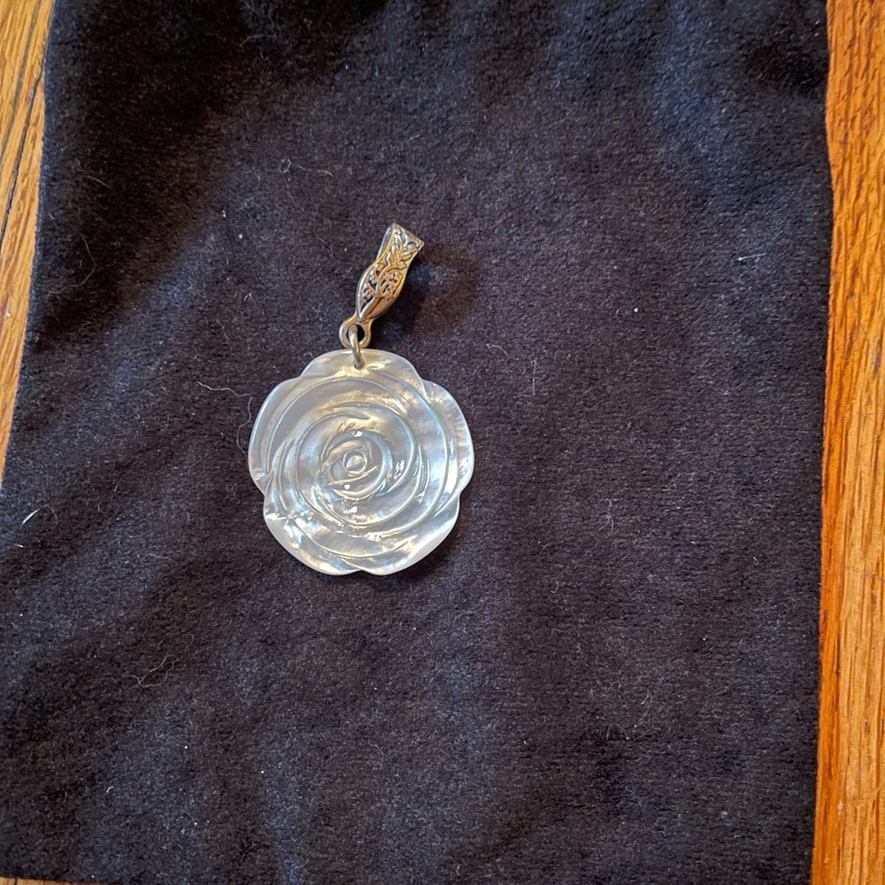 Abilone flower pendant